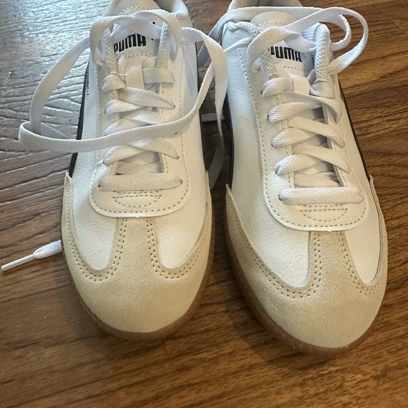 Puma White and Black Sneakers - Picture 2 of 3